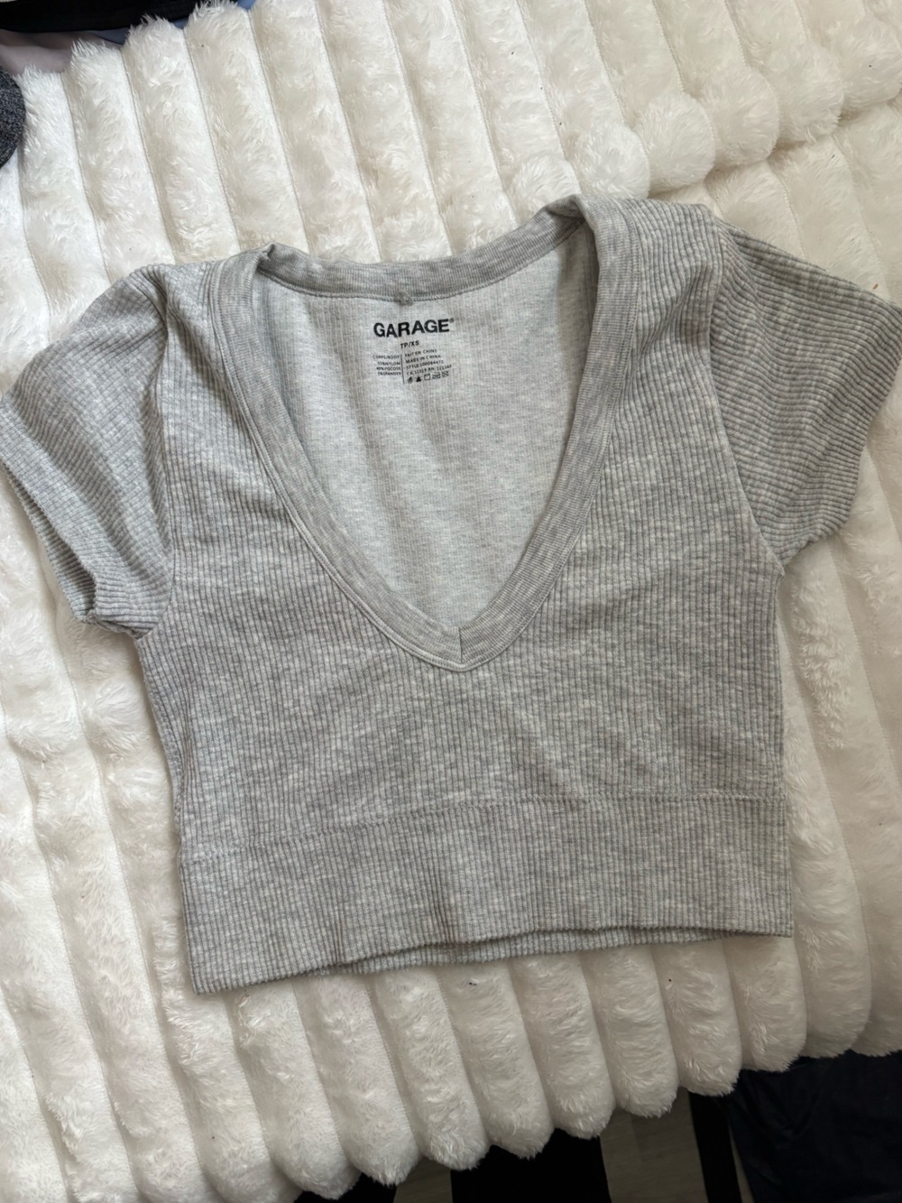 Garage Ribbed V-Neck Crop Top - Gray